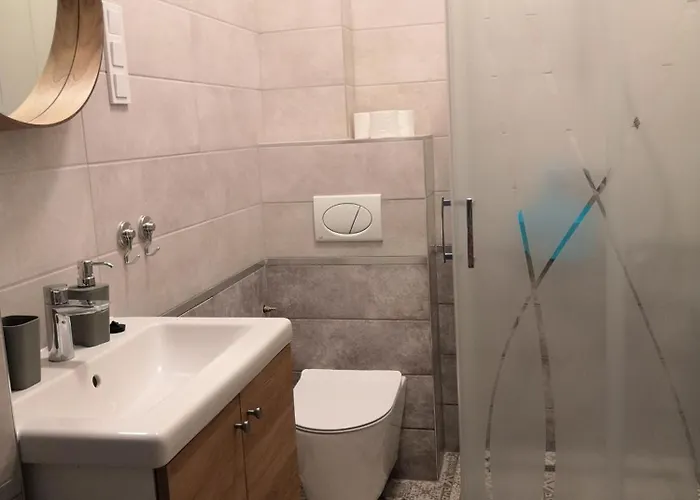 Elisabeth Vendeghaz 3*